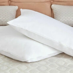 Hotel Pillow Protector - Mitre Linen - Pillowshield Zipped - Cotton - 50x90cm - White