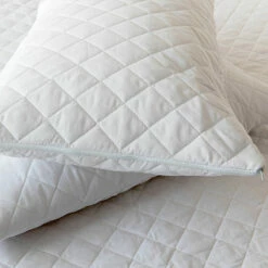Hotel Pillow Protector - Quilted Diamond - 65% Polyeter/35% Cotton - Zipped End - White